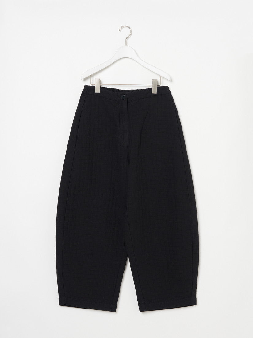 PADDED CURVED BLACK パンツ